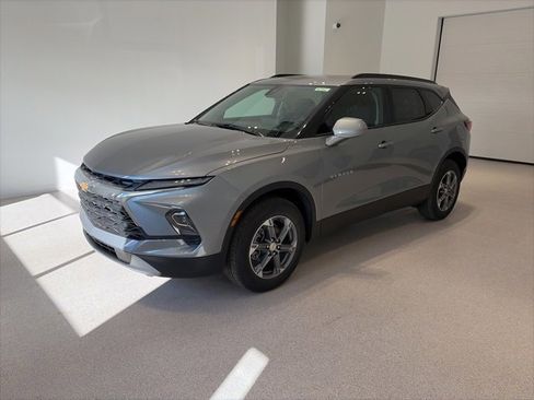 New 2025 Chevrolet Blazer LT w/ Convenience Package image 3