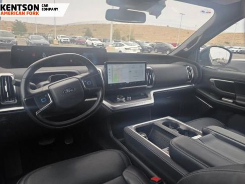Used 2025 Ford Expedition Platinum w/ Stealth Appearance Package AWD/4WD image 8
