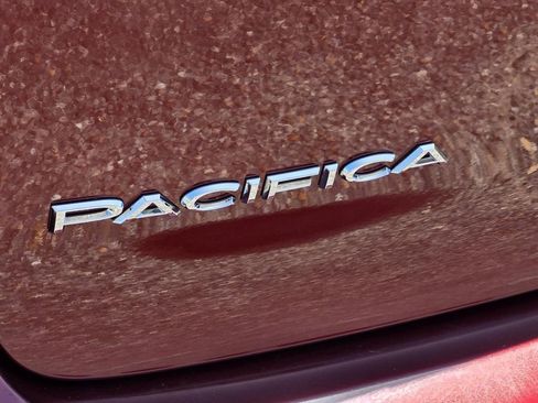 Used 2020 Chrysler Pacifica Limited image 37