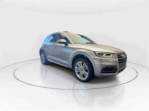 Used 2018 Audi Q5 Prestige w/ Prestige Package image 2