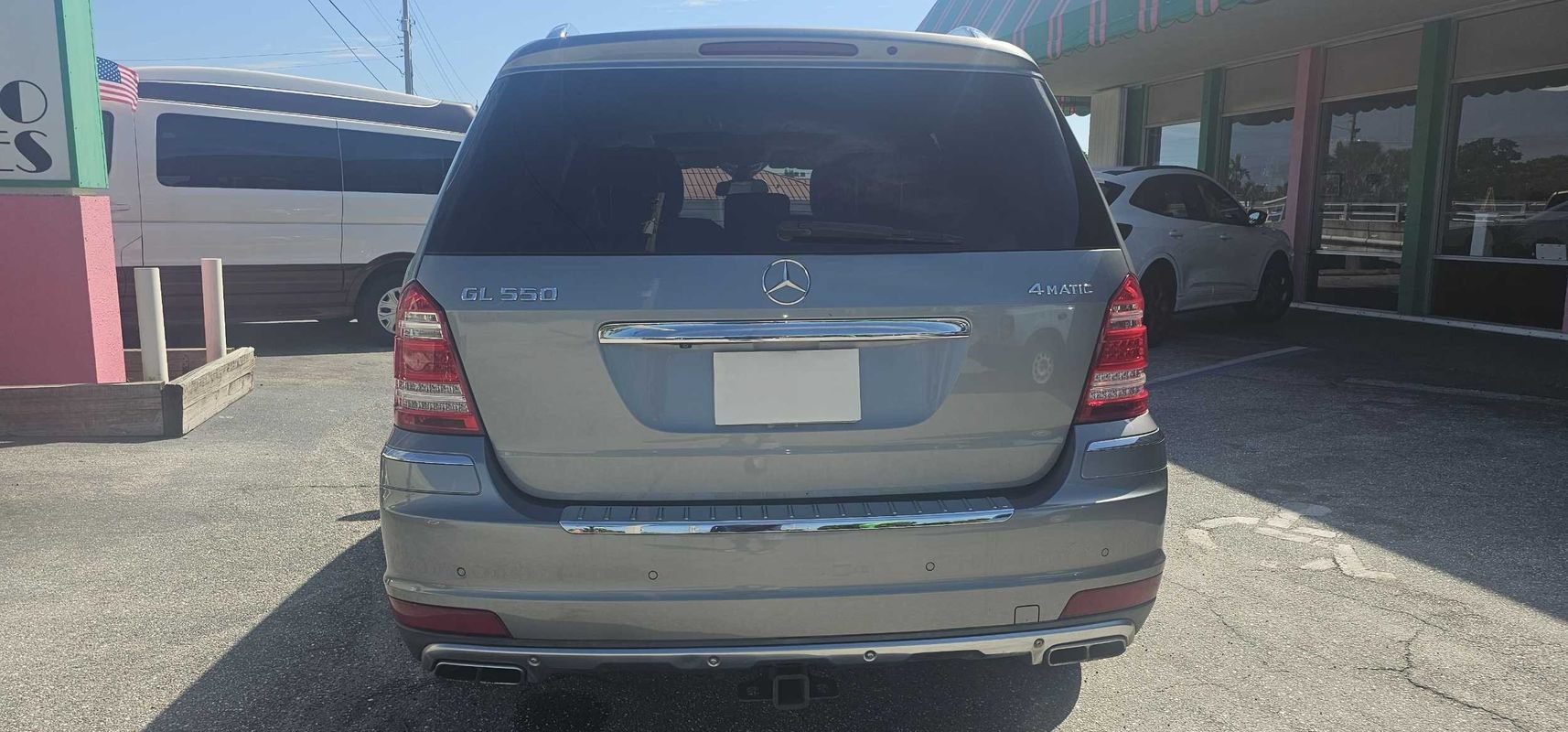 Used 2011 Mercedes-Benz GL 550 4MATIC image 4