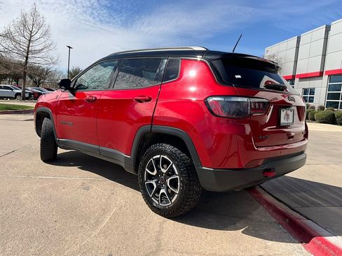 Used 2025 Jeep Compass Trailhawk image 8