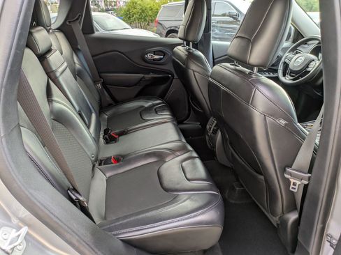 Used 2019 Jeep Cherokee Latitude Plus image 19