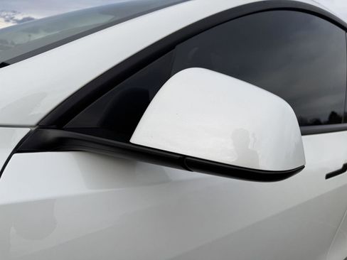 Used 2022 Tesla Model Y Performance image 18