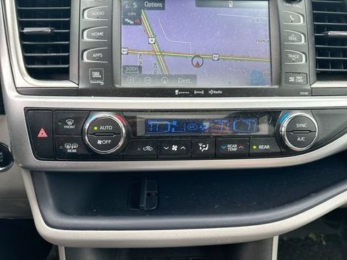 Used 2018 Toyota Highlander Limited Platinum AWD/4WD image 39