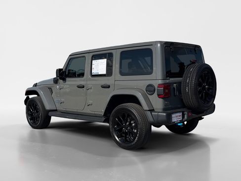 Used 2022 Jeep Wrangler Unlimited Sahara w/ Cold Weather Group AWD/4WD image 3