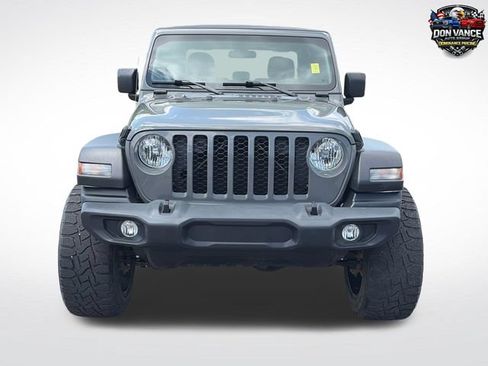 Used 2022 Jeep Gladiator Sport w/ Trailer Tow Package AWD/4WD image 8