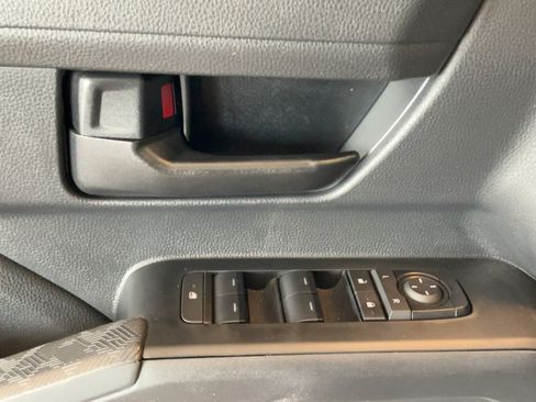 Certified 2025 Toyota Tacoma SR5 AWD/4WD image 22