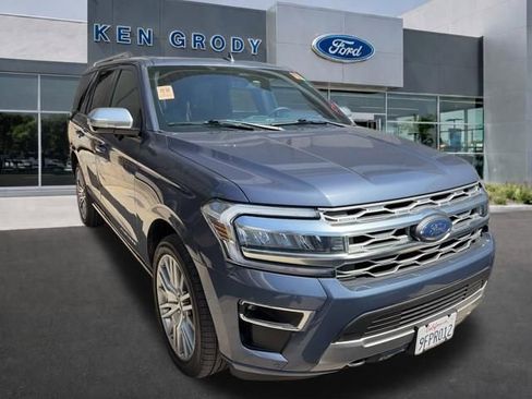 Used 2023 Ford Expedition Platinum image 3
