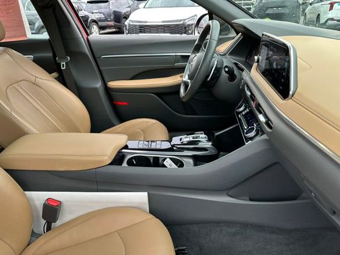 Used 2021 Hyundai Sonata Limited w/ Preferred Accessory Package FWD image 33