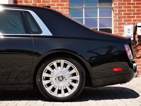 Certified 2022 Rolls-Royce Phantom Extended Wheelbase w/ The Phantom Package RWD image 42