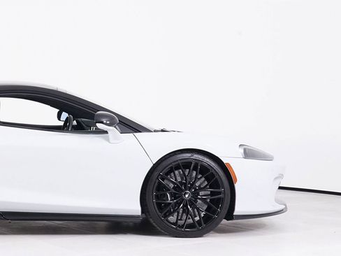 Used 2022 McLaren GT RWD image 16