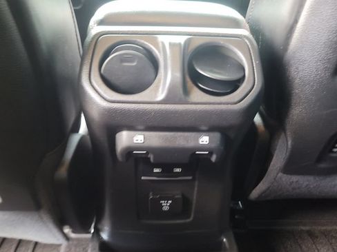 Used 2024 Jeep Wrangler Unlimited Rubicon AWD/4WD image 16