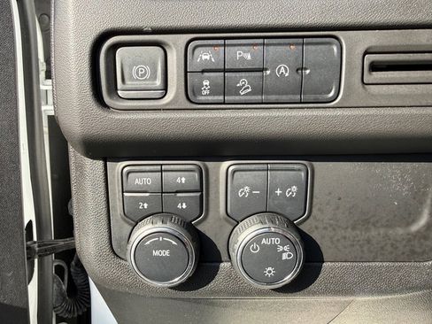 Used 2023 Chevrolet Suburban Premier image 15