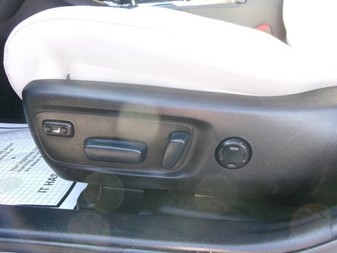 Used 2013 Toyota Avalon Limited w/ Technology Pkg FWD image 15