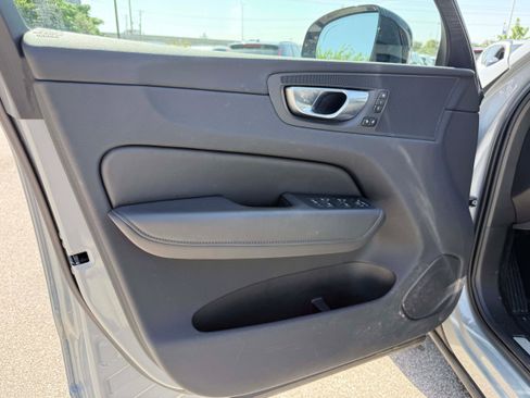 Certified 2025 Volvo XC60 B5 Plus AWD/4WD image 9