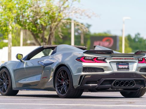 Used 2024 Chevrolet Corvette Z06 RWD image 3