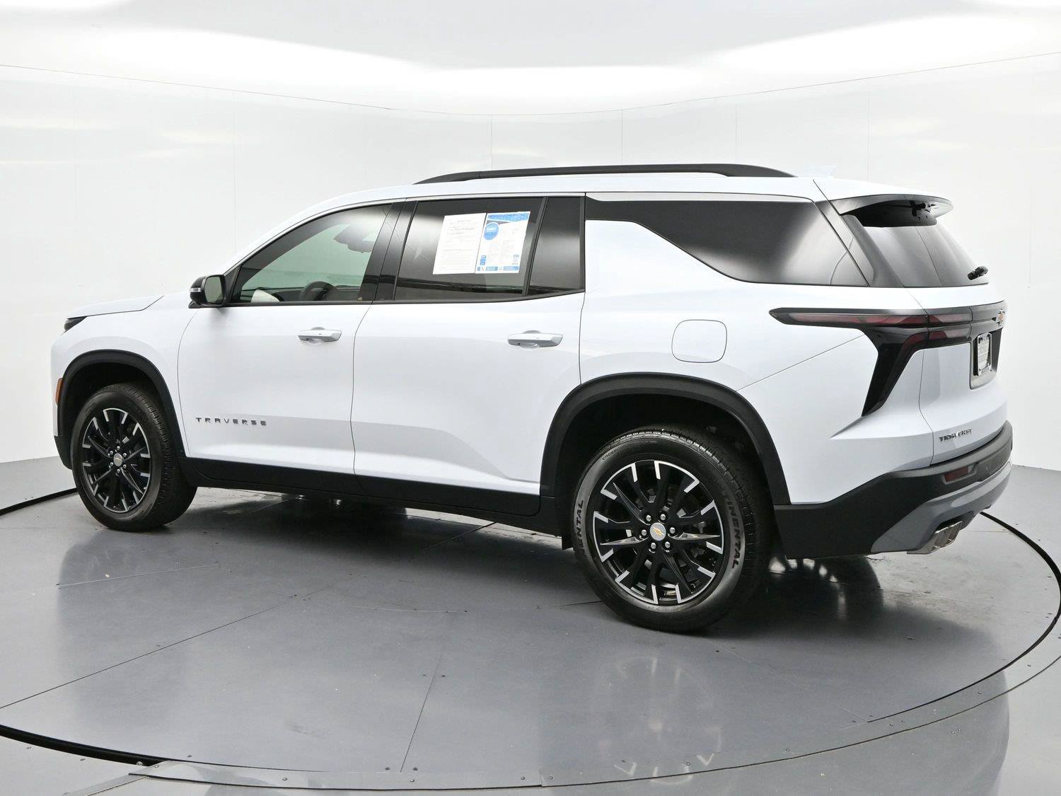 Used 2026 Chevrolet Traverse LT w/ Sun and Wheel Package FWD image 5