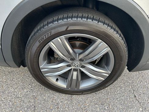 Used 2020 Volkswagen Tiguan SEL FWD image 10