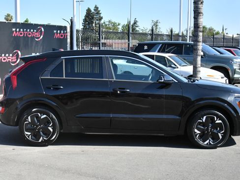 Used 2023 Kia Niro Wind FWD image 9