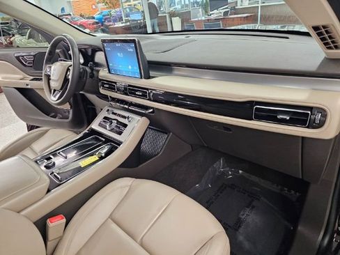 Used 2023 Lincoln Aviator AWD w/ Premium Package image 8