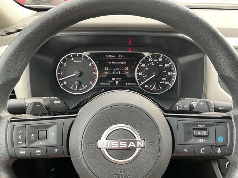 Used 2023 Nissan Rogue SV AWD/4WD image 12
