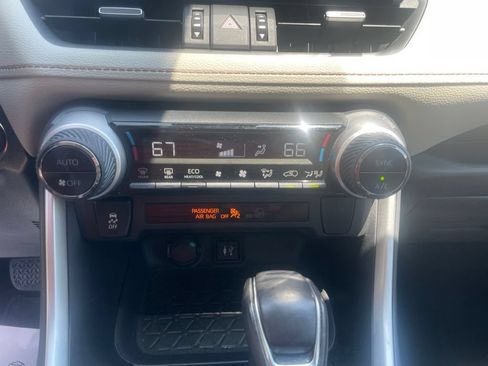 Used 2019 Toyota RAV4 XLE Premium FWD image 22