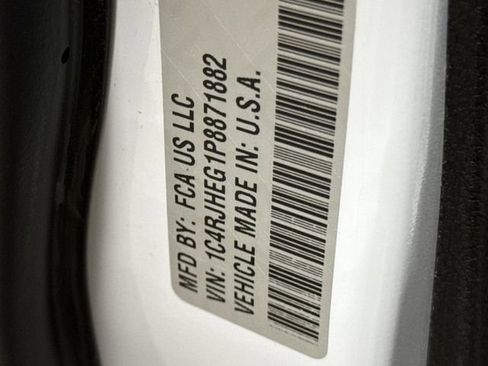 Used 2023 Jeep Grand Cherokee Summit AWD/4WD image 29