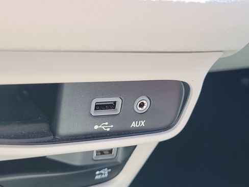 Used 2020 Chrysler Pacifica Touring-L Plus w/ Advanced Safetytec Group FWD image 25