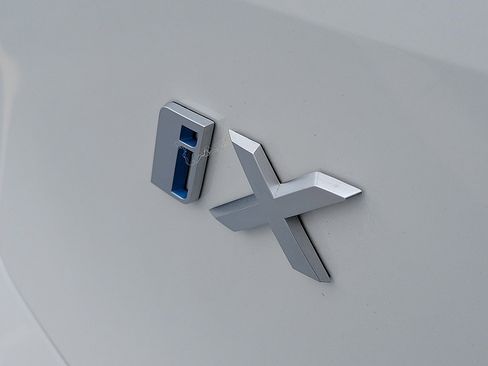 Used 2024 BMW iX xDrive50 w/ Sport Package AWD/4WD image 7