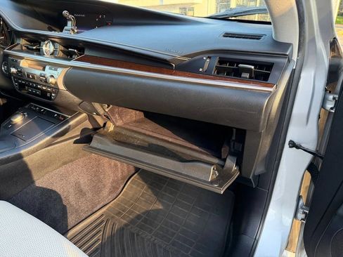 Used 2015 Lexus ES 350 w/ Premium Package FWD image 40