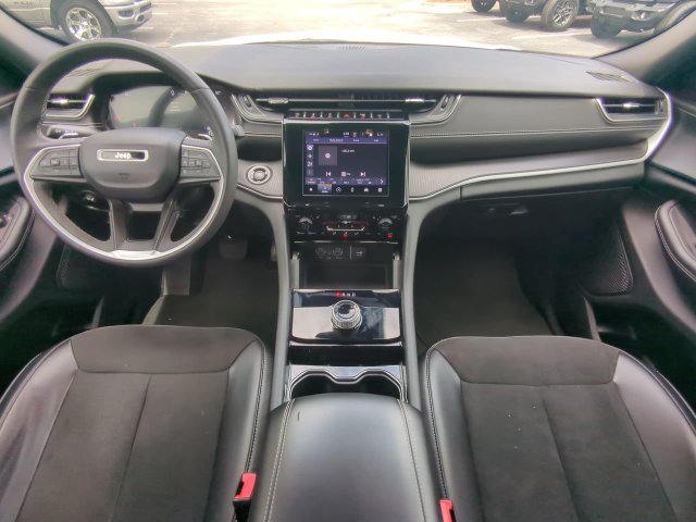 Used 2023 Jeep Grand Cherokee Altitude AWD/4WD image 18