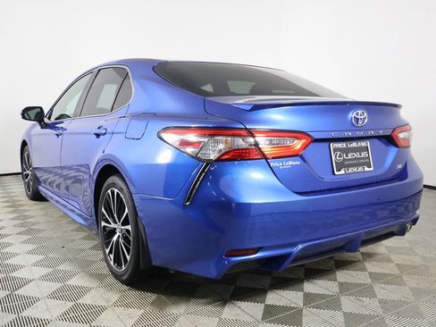 Used 2018 Toyota Camry SE image 4