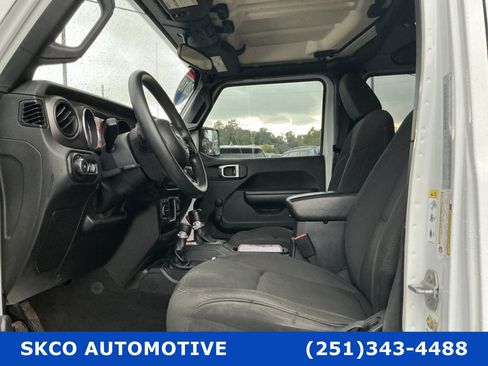 Used 2018 Jeep Wrangler Unlimited Sport AWD/4WD image 11