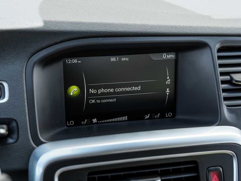 Used 2017 Volvo V60 T5 Premier w/ Convenience Package image 29