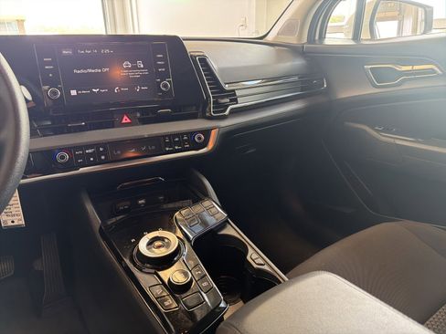 Used 2025 Kia Sportage LX image 20