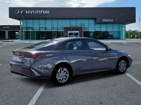 New 2026 Hyundai Elantra Hybrid FWD image 8