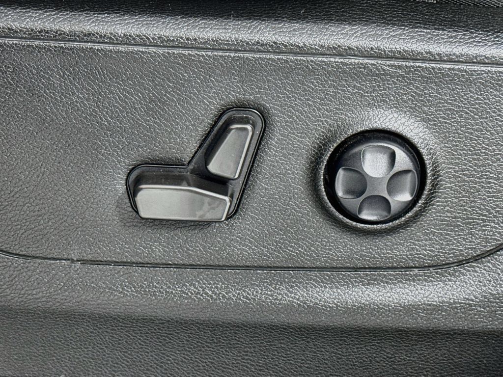 Used 2021 RAM 1500 Big Horn RWD image 15