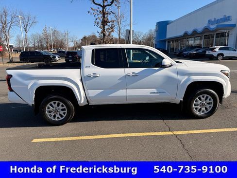Used 2025 Toyota Tacoma SR5 image 8
