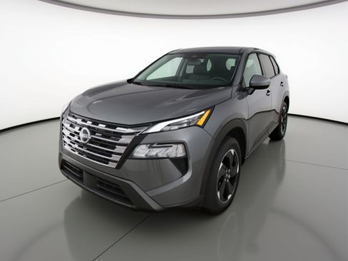 Used 2025 Nissan Rogue SV AWD/4WD image 3