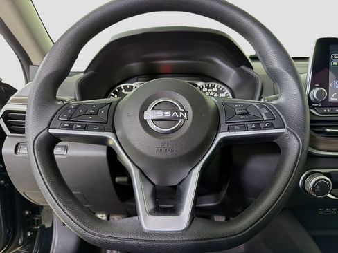 Used 2024 Nissan Altima 2.5 SV image 14