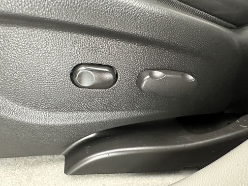 Used 2016 Buick Encore Convenience FWD image 12