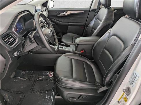 Used 2022 Ford Escape Titanium w/ Class II Trailer Tow Package image 17