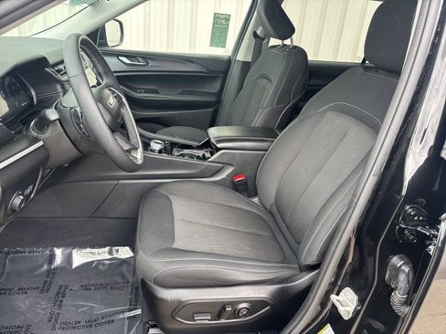 Used 2023 Jeep Grand Cherokee L Laredo AWD/4WD image 11