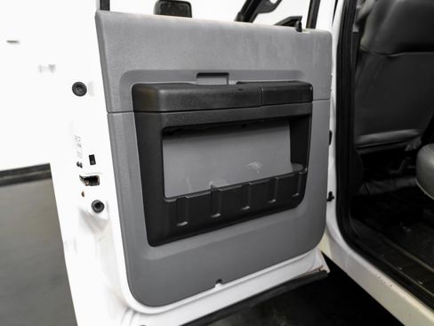 Used 2016 Ford F550 4x4 Crew Cab Super Duty image 38