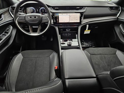 New 2026 Jeep Grand Cherokee Altitude AWD/4WD image 9