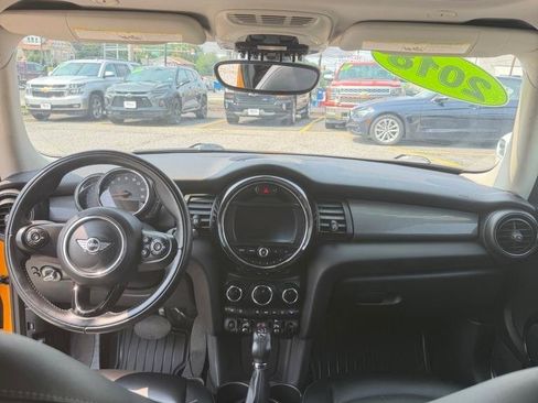 Used 2018 MINI Cooper 2-Door Hardtop w/ Cold Weather Package FWD image 12