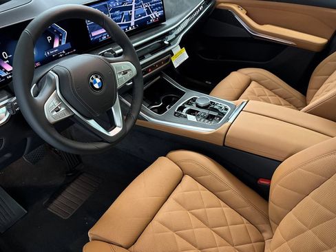 Used 2026 BMW X7 xDrive40i w/ Premium Package image 4