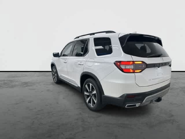 Certified 2025 Honda Pilot Touring image 2