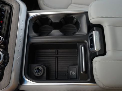 Used 2026 Ford Expedition Platinum w/ Driver's Package image 24